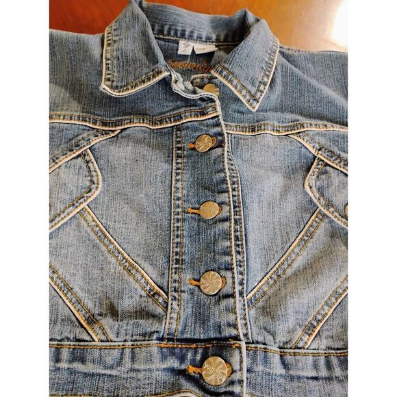 Younique brand Denim Cropped Jacket - Size: Large (1161) - Picture 4 of 8